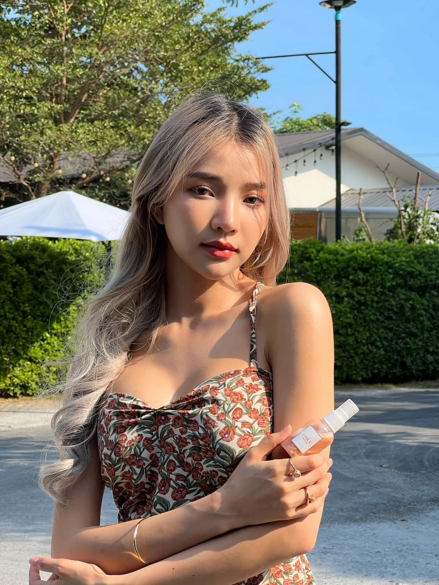 Anun Sasinun Diện Đầm Dây Khoe Vòng Một Nóng Bỏng 6