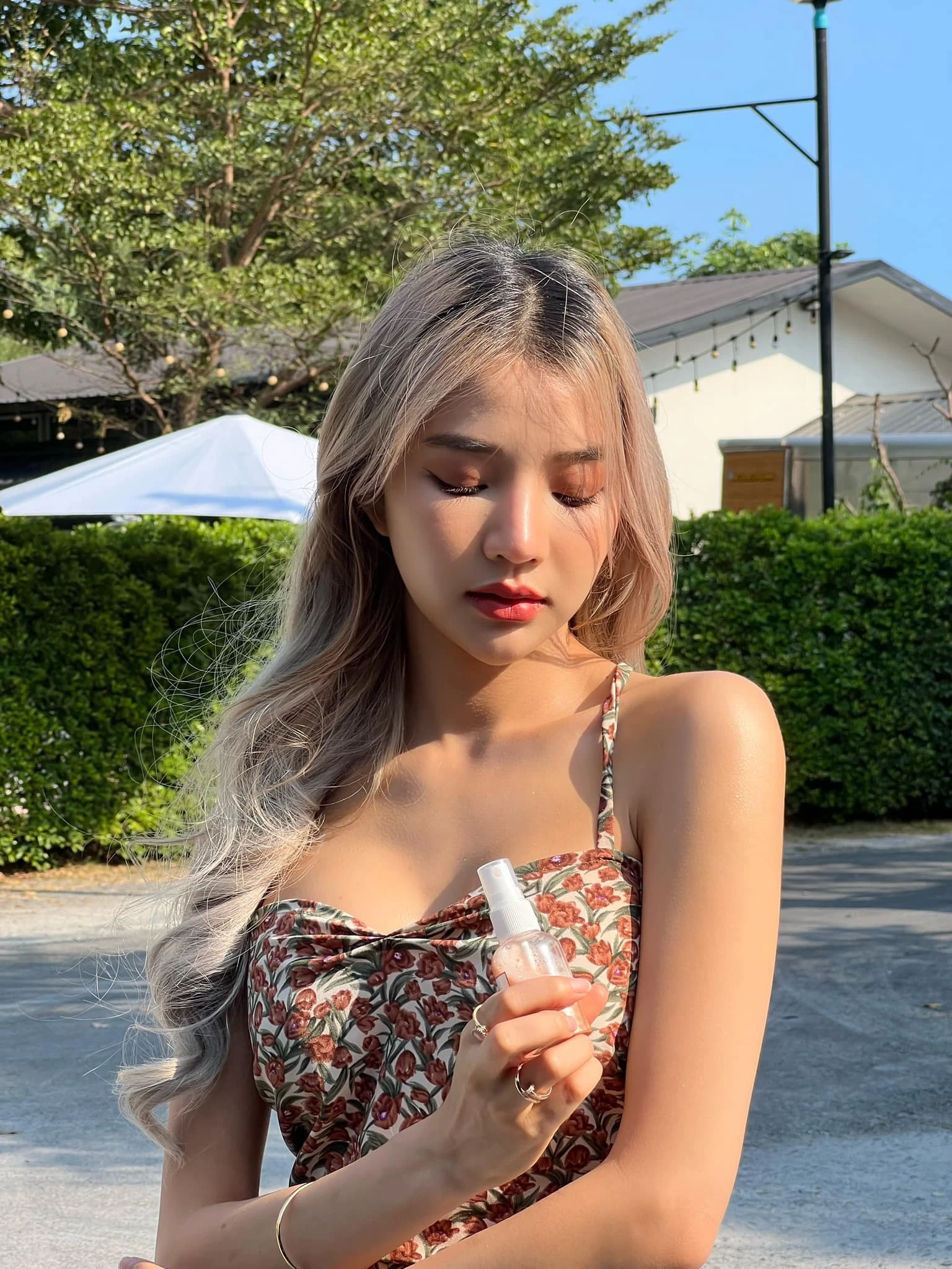 Anun Sasinun Diện Đầm Dây Khoe Vòng Một Nóng Bỏng 1