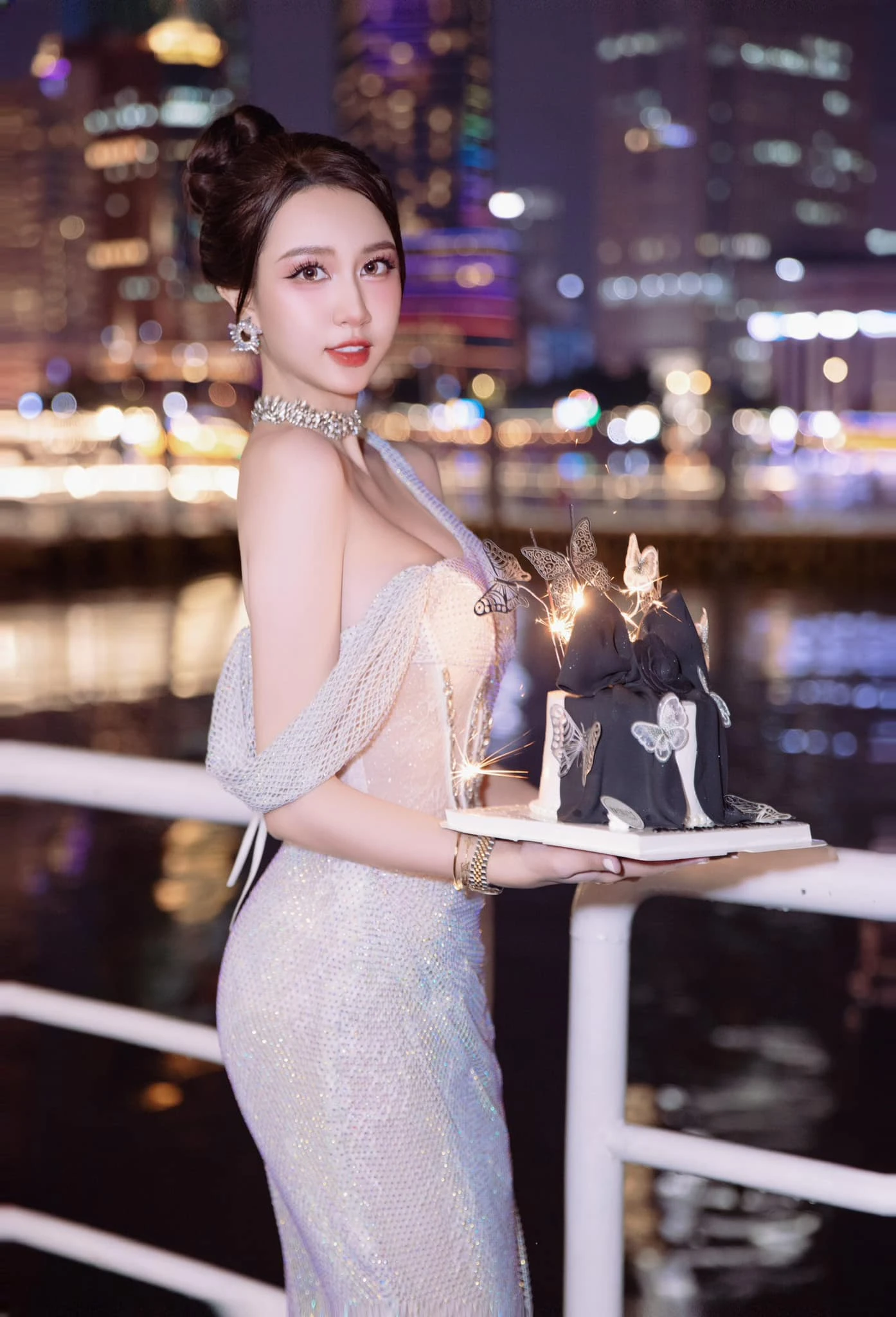 ho-ngoc-y-nhi- 8